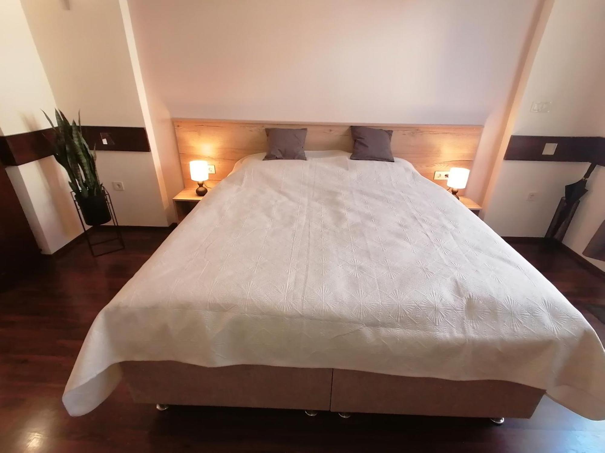 Mohacs Korona Apartman Exterior photo