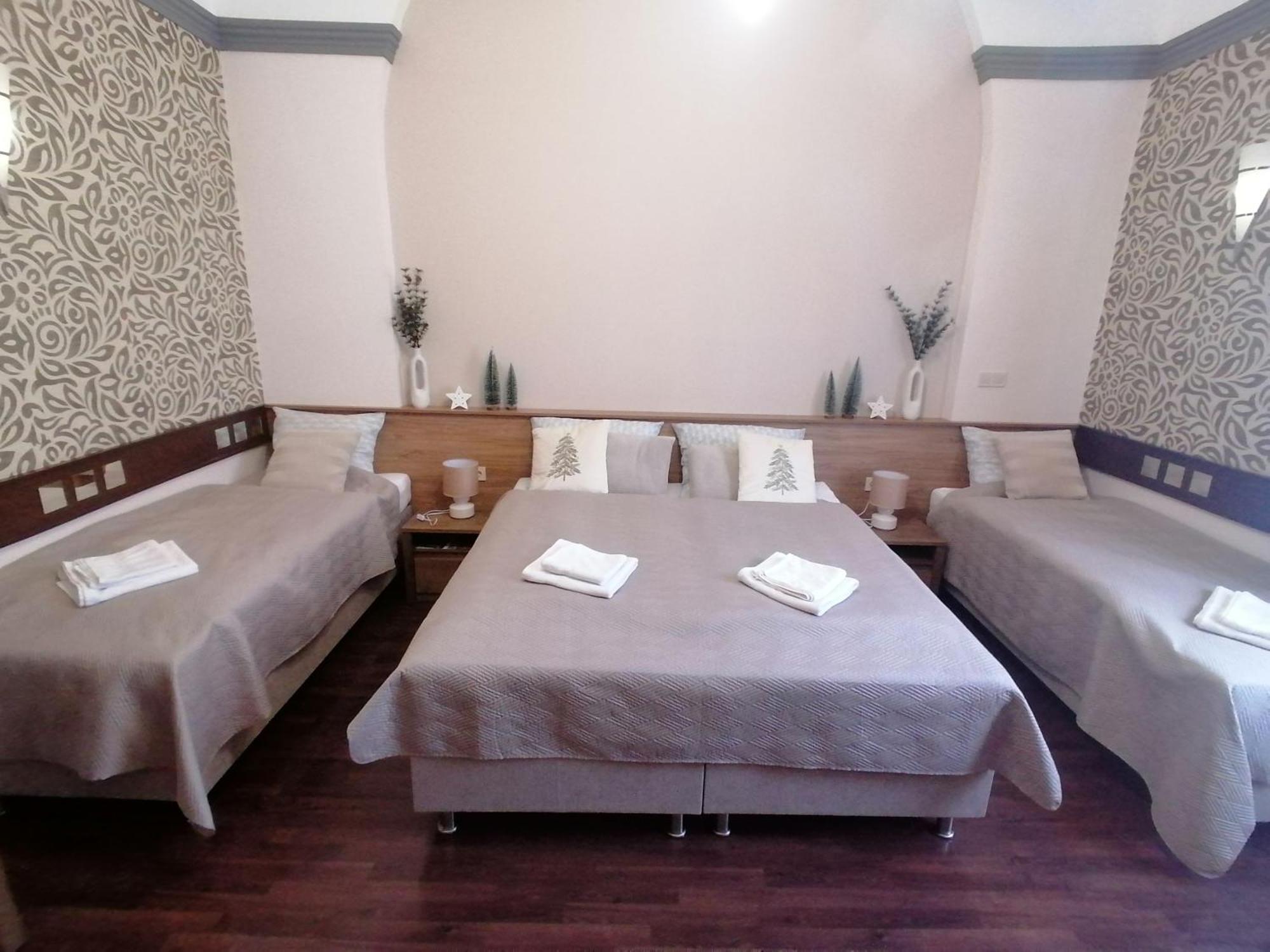 Mohacs Korona Apartman Exterior photo